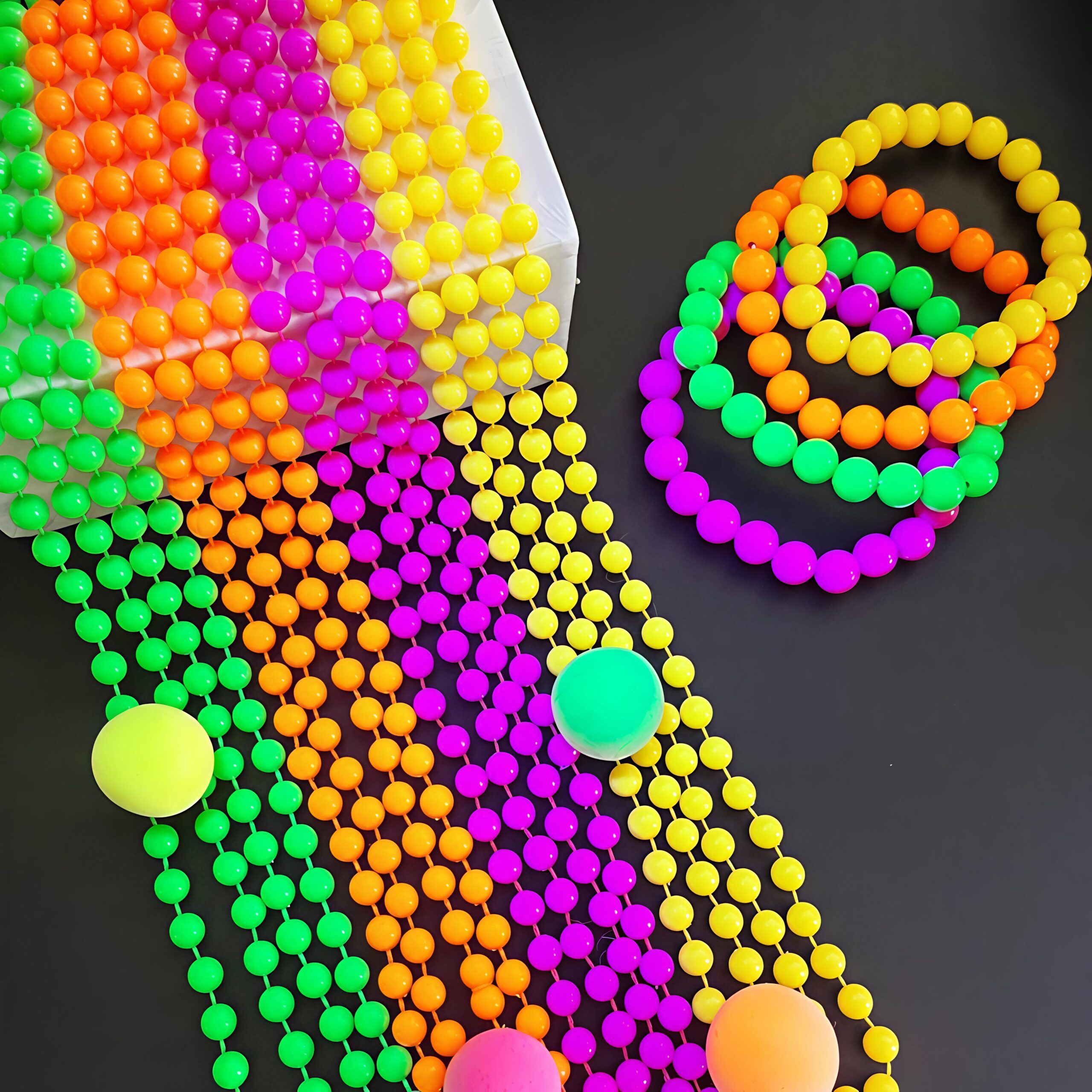 Neon Bead Necklaces Bracelet Glow in the Dark Beads Necklaces for Birthday Decorations Wedding Party